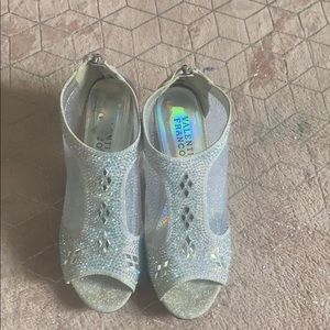 Dressy sandals with small heal